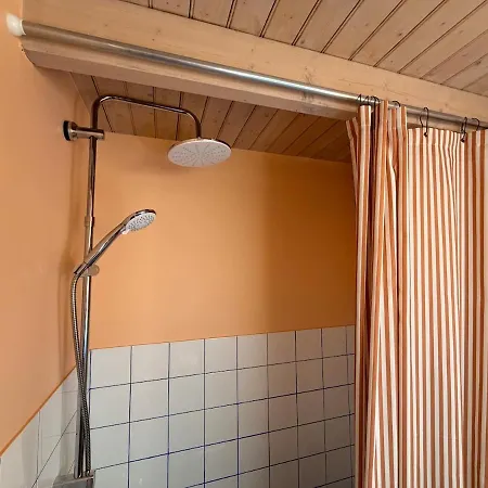 La Petite Maison De *